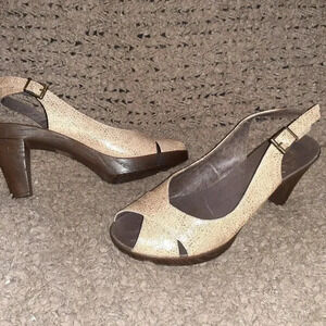 KARSTON (EMILIE KARSTON NOW)-Cracked Gold Leather Slingbacks-Sz 39-NWOB